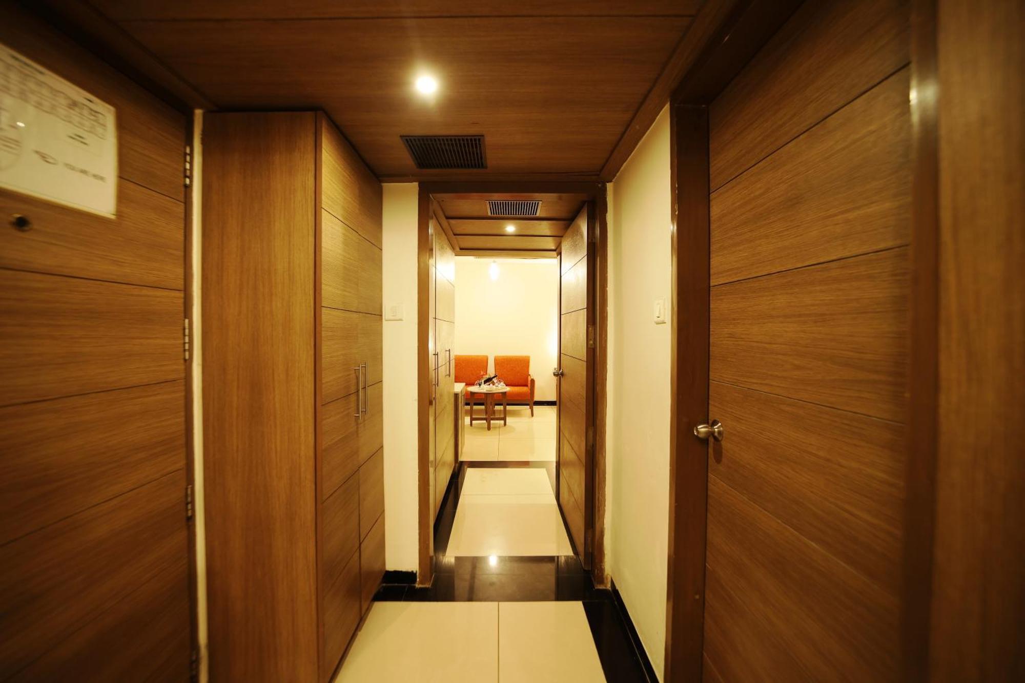 Clinton Park Inn Velankanni Exterior photo